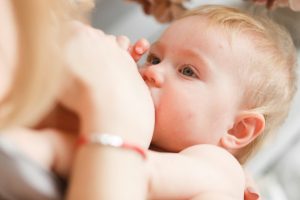 Perbedaan Bayi Menyusu Dan Ngempeng Yang Perlu Diperhatikan Setiap Ibu