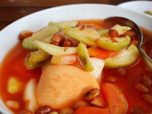 Bolehkah ibu hamil makan asinan buah
